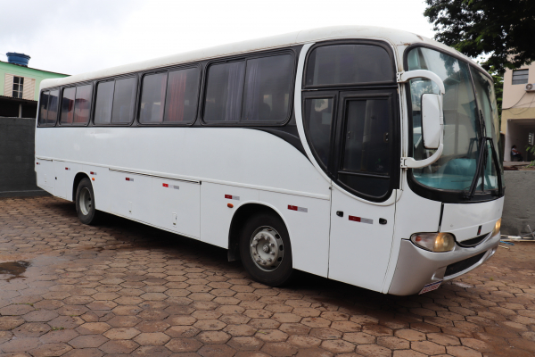 Prefeitura adquire ônibus para transporte de passageiros da Zona Rural