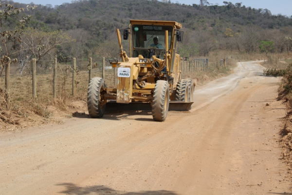 Prefeitura mantém recuperação de estradas rurais