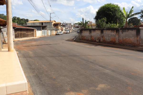 Administração Municipal realiza obra de drenagem e pavimentação de trechos da Rua do Contorno