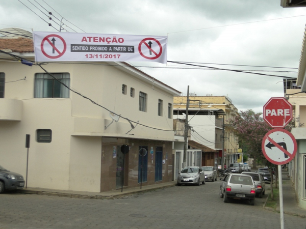 Rua Coronel José Ferreira tem trecho com mão única