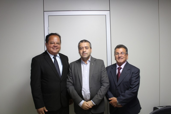 Da esquerda para direita: O Prefeito Marco Aurélio Rabelo, o Presidente da Funasa Ronaldo Nogueira e o Vice-Prefeito Gerado Couto (Lalado)