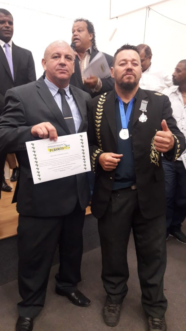 Foto: O Atleta, Paulo César (direita) e o  mestre Israel, Presidente da Universidade Brasileira de Artes Marciais e Terapias Orientais  e idealizador do evento     