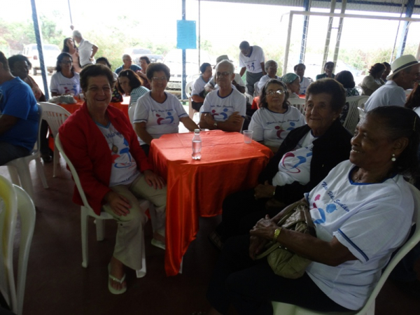 Frequentadoras do Núcleo Vida Saudável participam do 9º Encontro da Melhor Idade em Córrego Fundo