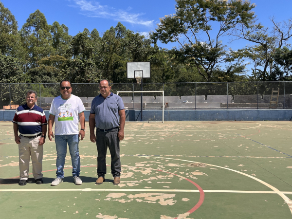 Administração Municipal realiza novas obras na Quadra poliesportiva na Comunidade Rural do Capoeirão