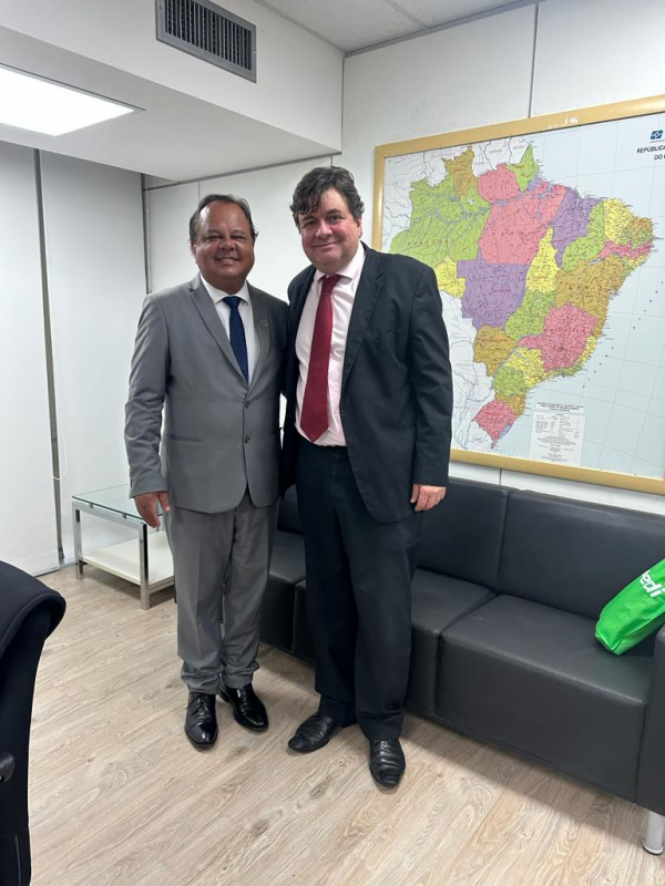 Prefeito participa de reunião com o Secretário Nacional do Ministério do Desenvolvimento Social em Brasília